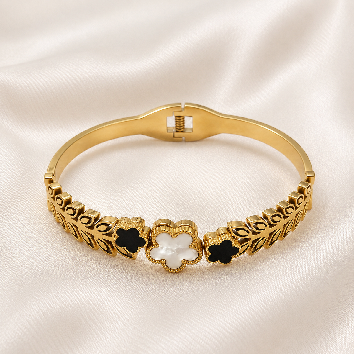Gold Noir Clover Bracelet