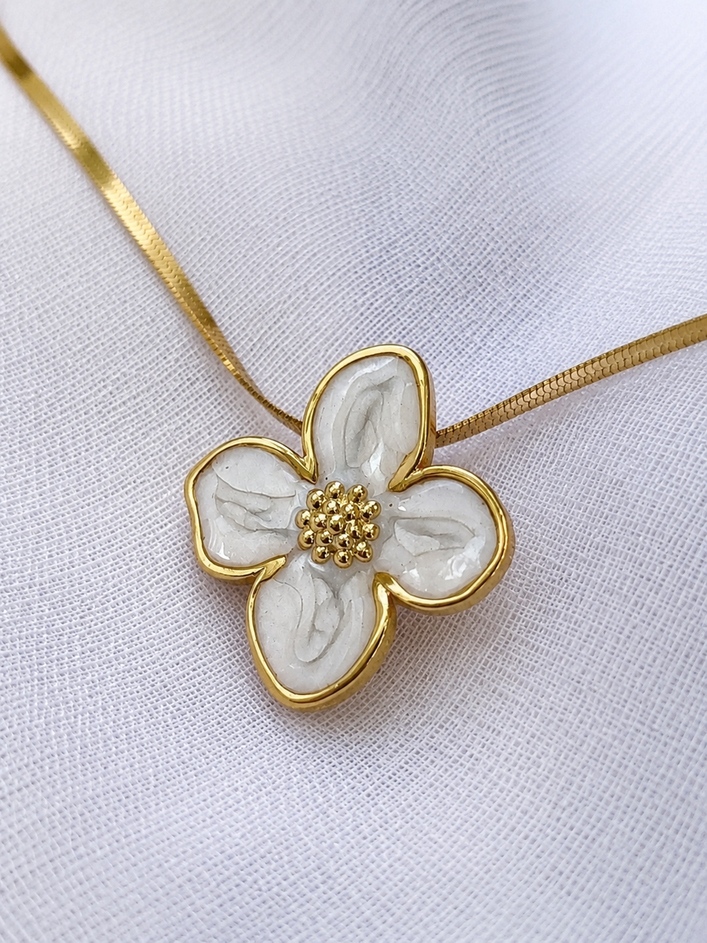 Collar Flor de Magnolia | Acero 316L y Baño PVD 18K | Lady Ady