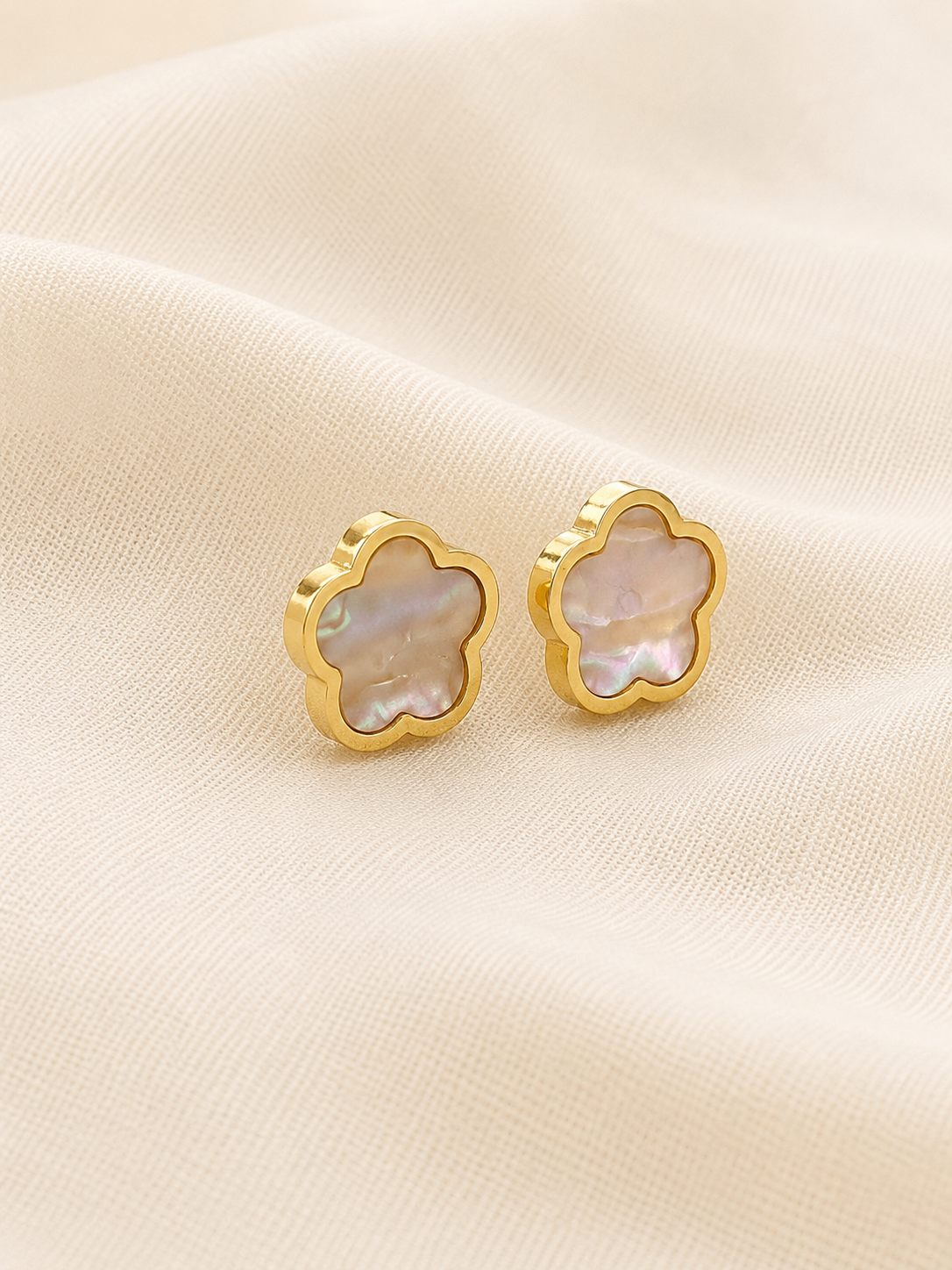 Aretes Flor Nácar Rosado